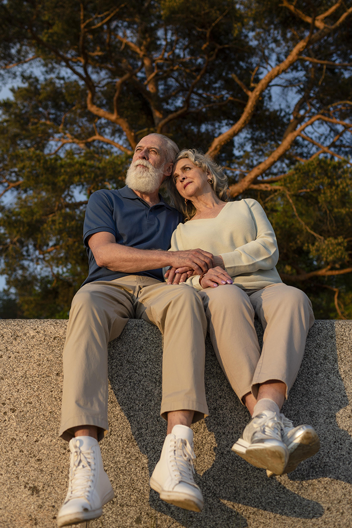 Senior living benidorm white investing Senior Couple